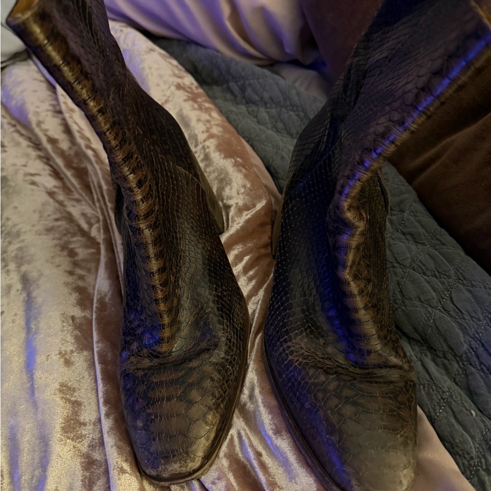 FREE PEOPLE Snakeskin Patterned Boots FREE PEOPLE 
SIZE 9
